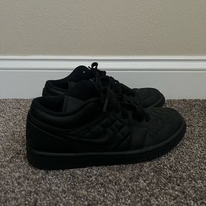Jordan 1 Low ‘Triple Black Quilted’